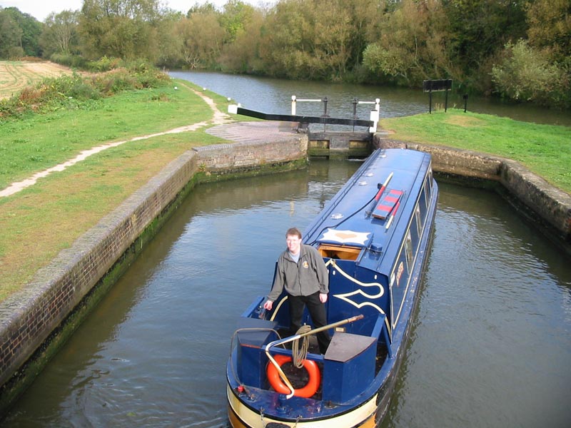 Shipton Lock on the Oxford Canal, with the River Cherwell behind