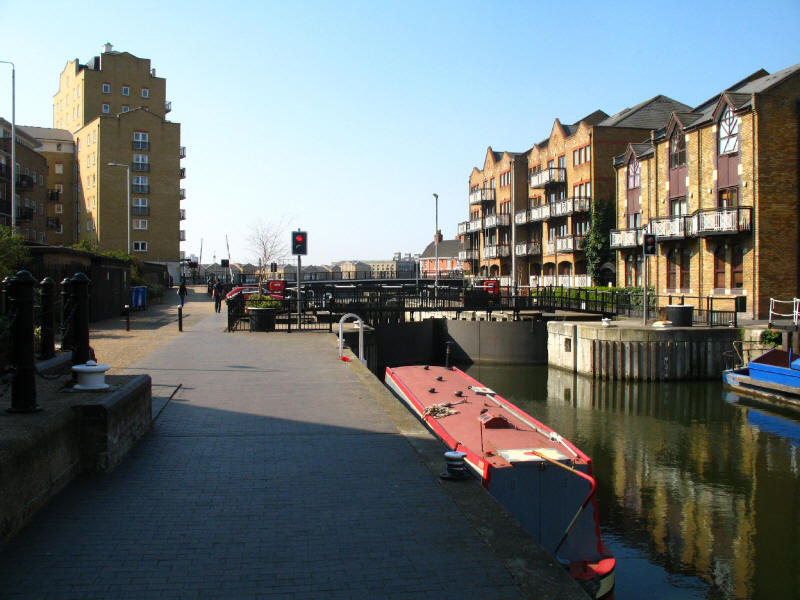 1989 entrance lock from the River Thames to Limehouse Basin