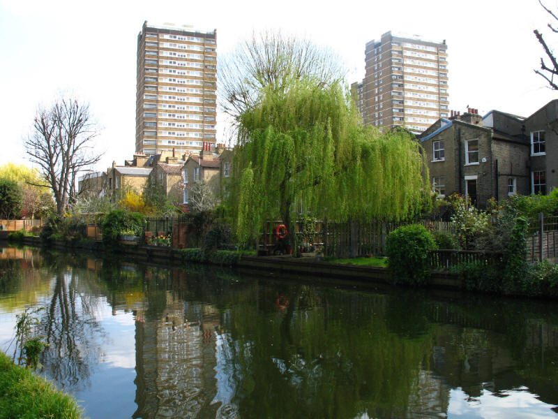 Houses and flats by Hertford Union Canal