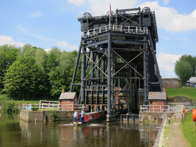 Lucy steers our narrowboat into the Anderton Boat Lift
